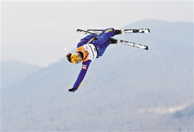 体坛要闻  原标题:春节东望五环 五星映红冰雪    随着平昌冬奥会的